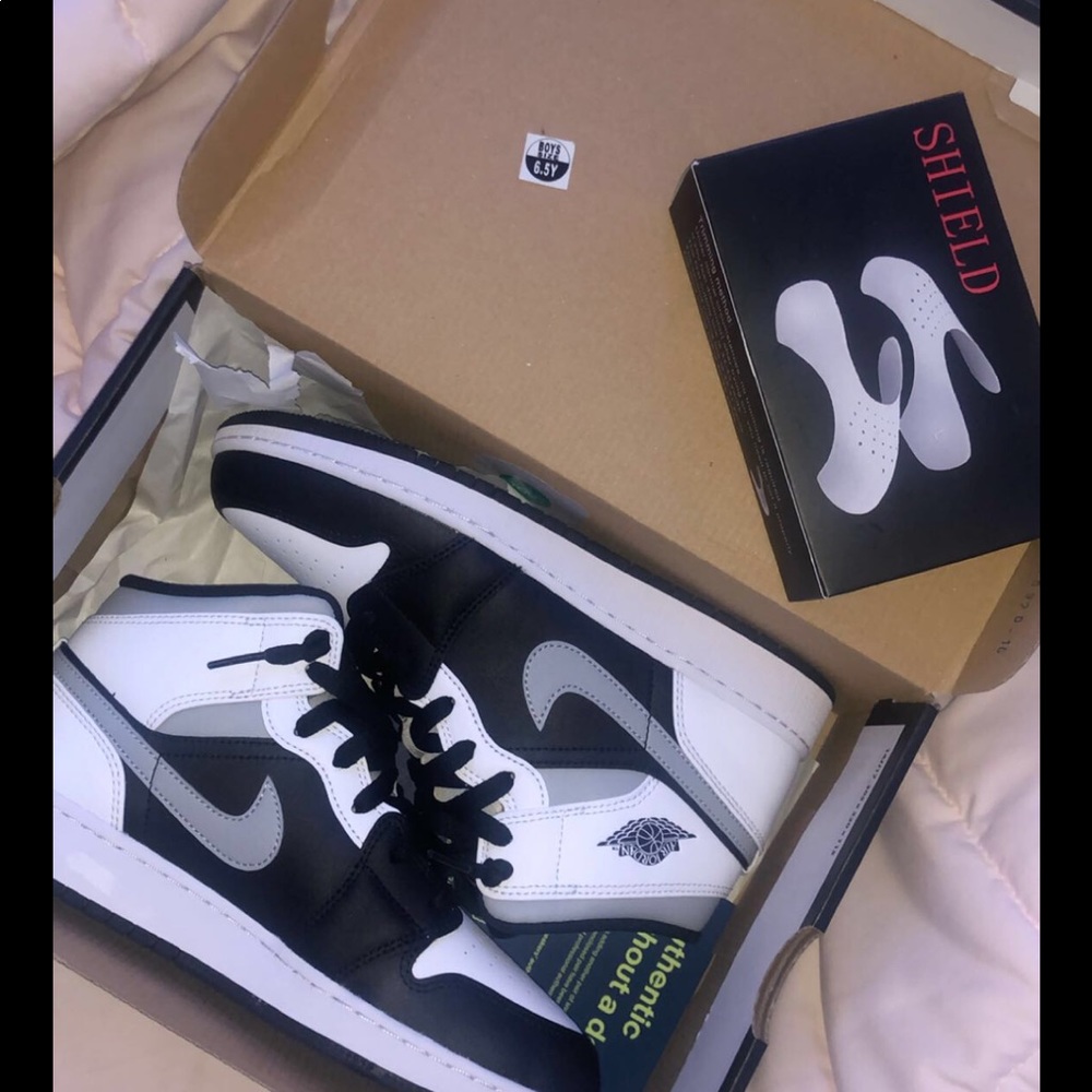 Jordan 1 mids